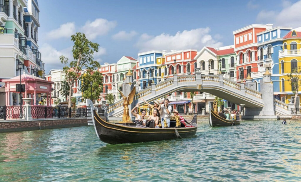 Explore G with a Boat Ride on Venice River